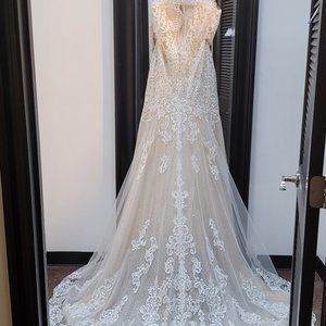 WEDDING GOWN & VEIL